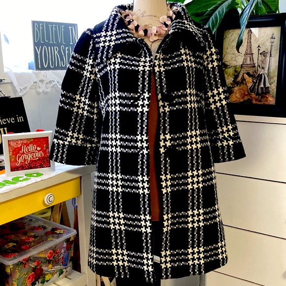 Coat | black and white plaid pattern. 3 button and belted back. Made in Japan. - Picture 3 of 7